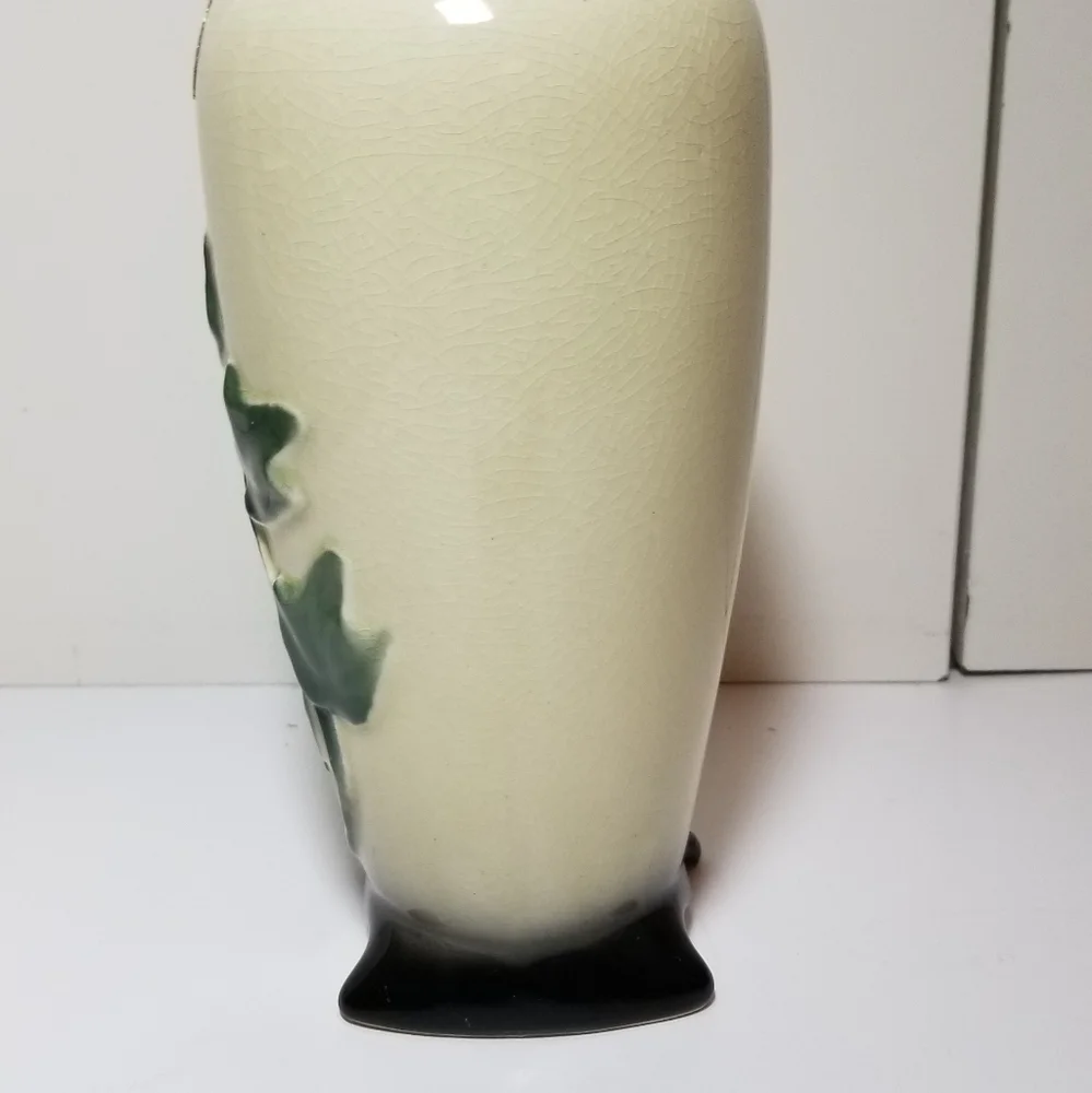 Vintage Royal Copley cream with green ivy ceramic vase Orignal Sticker